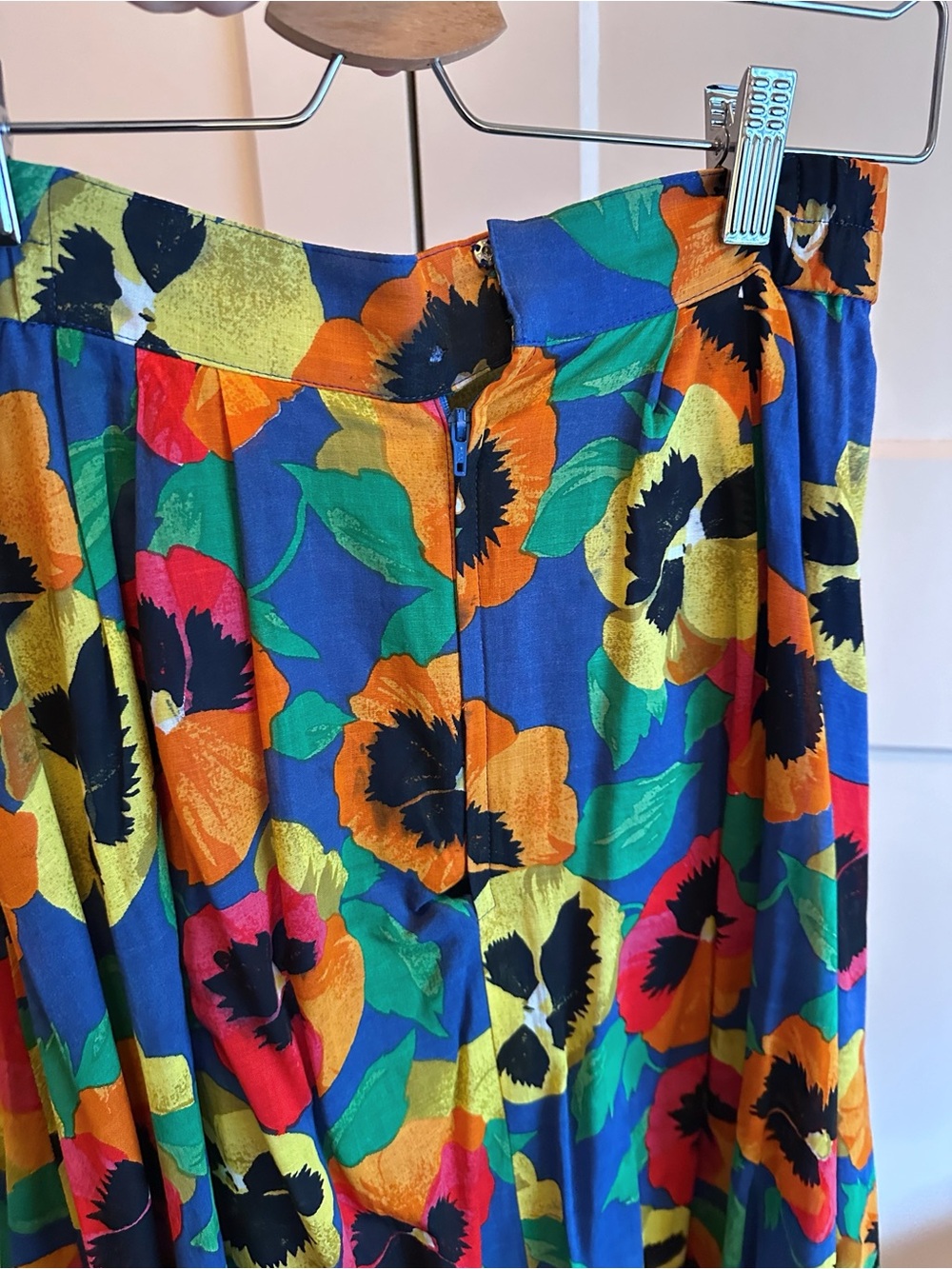 Vintage pansy print midi skirt - Picture 2 of 5